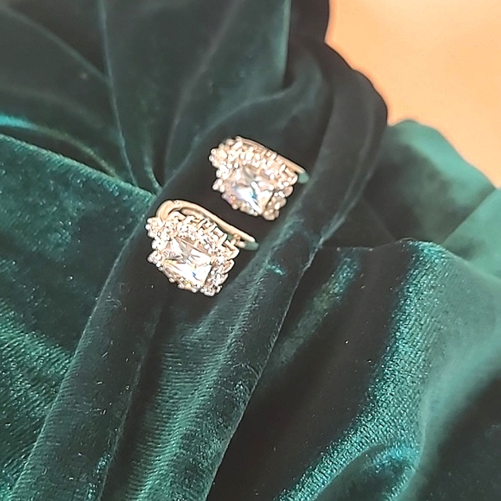 Earing sylver plated new whit box